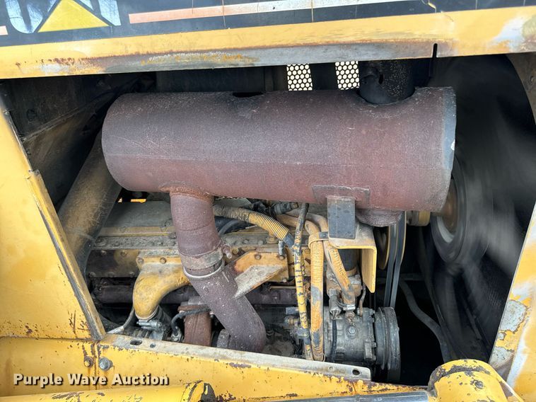 image for item EG7013 1997 Caterpillar D6M LGP dozer