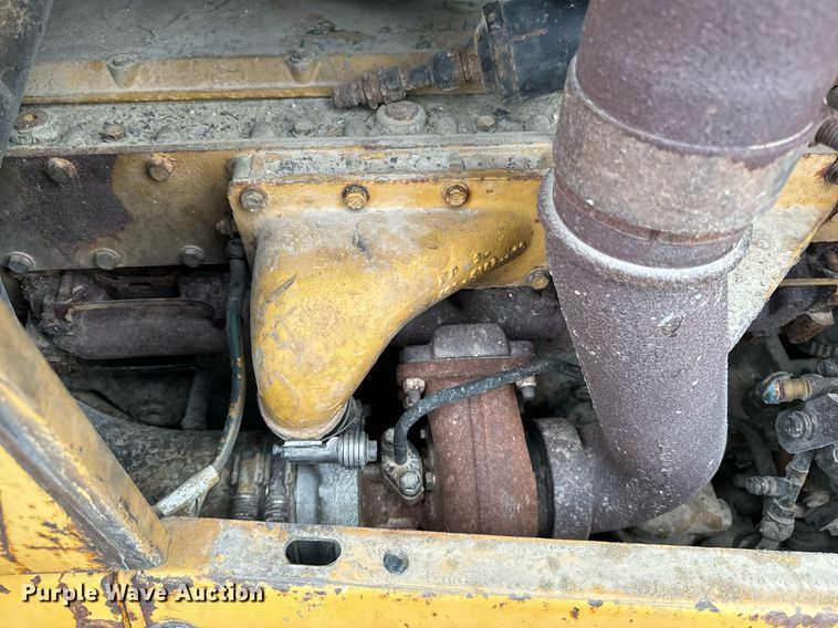 image for item EG7013 1997 Caterpillar D6M LGP dozer