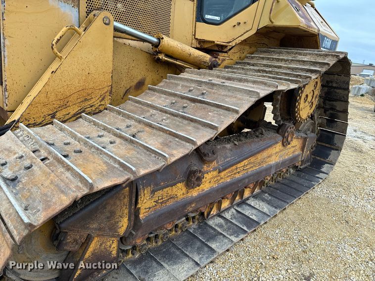 image for item EG7013 1997 Caterpillar D6M LGP dozer