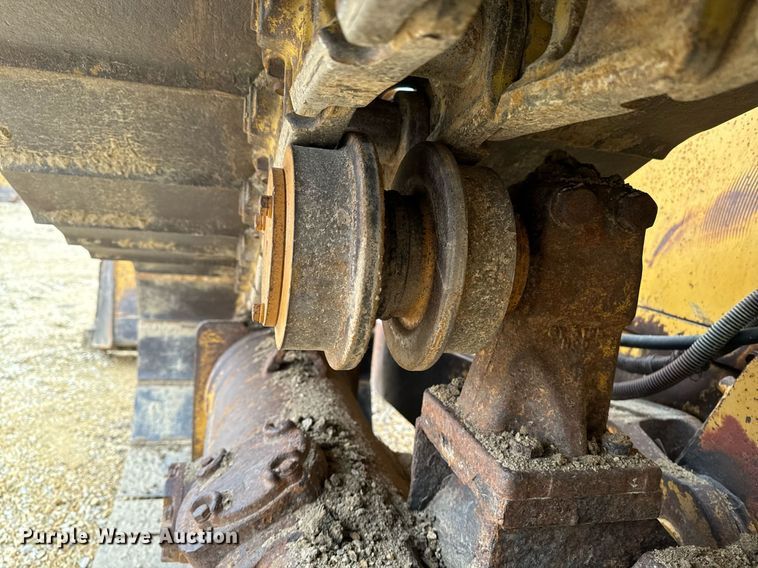 image for item EG7013 1997 Caterpillar D6M LGP dozer