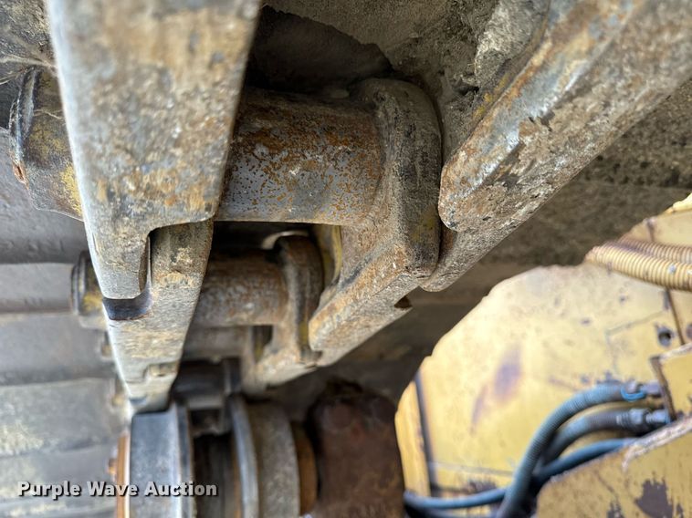 image for item EG7013 1997 Caterpillar D6M LGP dozer