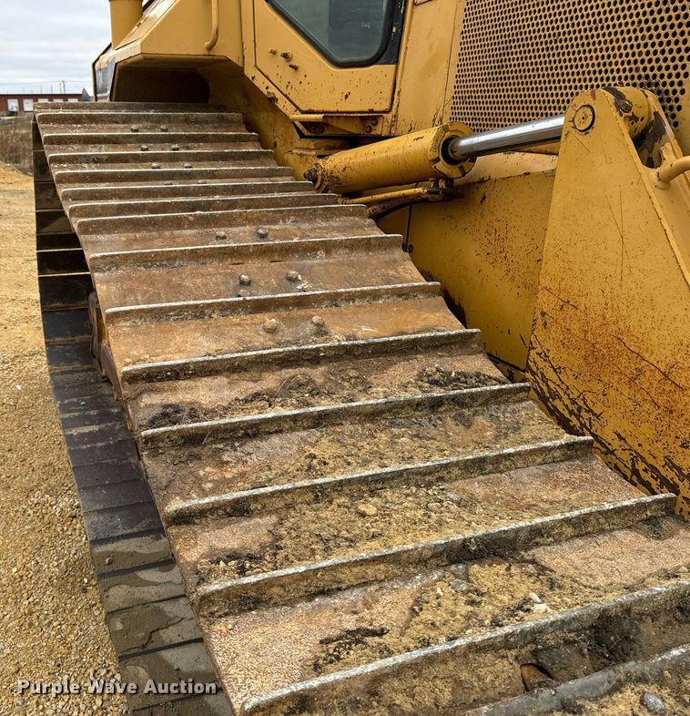 image for item EG7013 1997 Caterpillar D6M LGP dozer