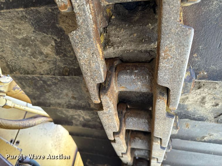 image for item EG7013 1997 Caterpillar D6M LGP dozer