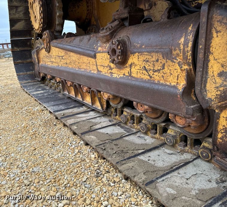 image for item EG7013 1997 Caterpillar D6M LGP dozer