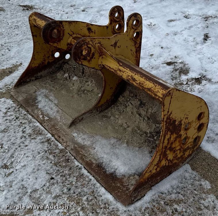 image for item EG7034 Excavator attachments