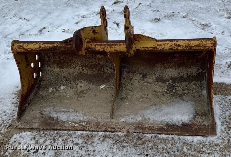 image for item EG7034 Excavator attachments