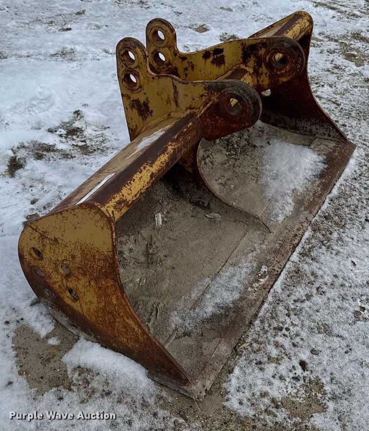 image for item EG7034 Excavator attachments