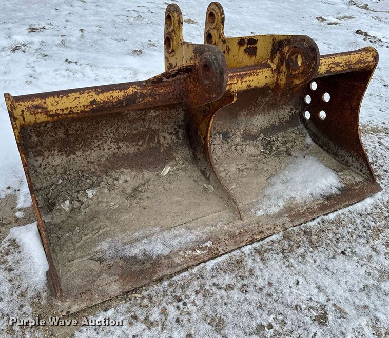 image for item EG7034 Excavator attachments