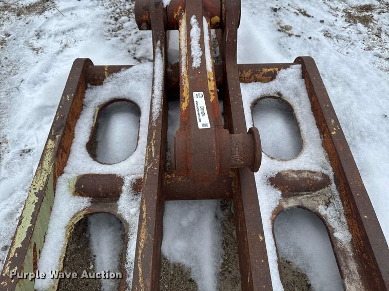 image for item EG7034 Excavator attachments