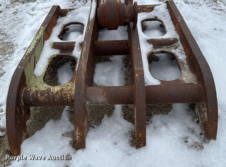 image for item EG7034 Excavator attachments