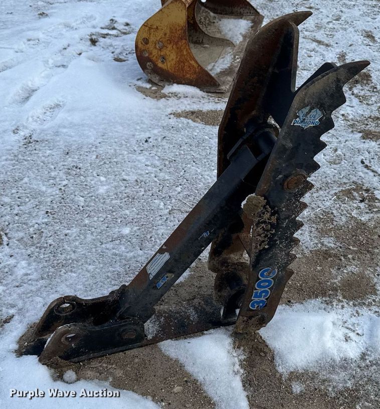 image for item EG7034 Excavator attachments