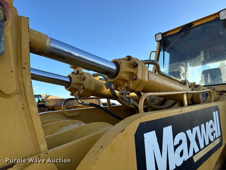 image for item EG7051 2000 Caterpillar 973 track loader