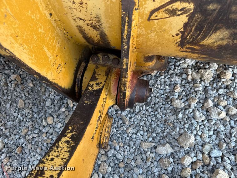 image for item EG7051 2000 Caterpillar 973 track loader