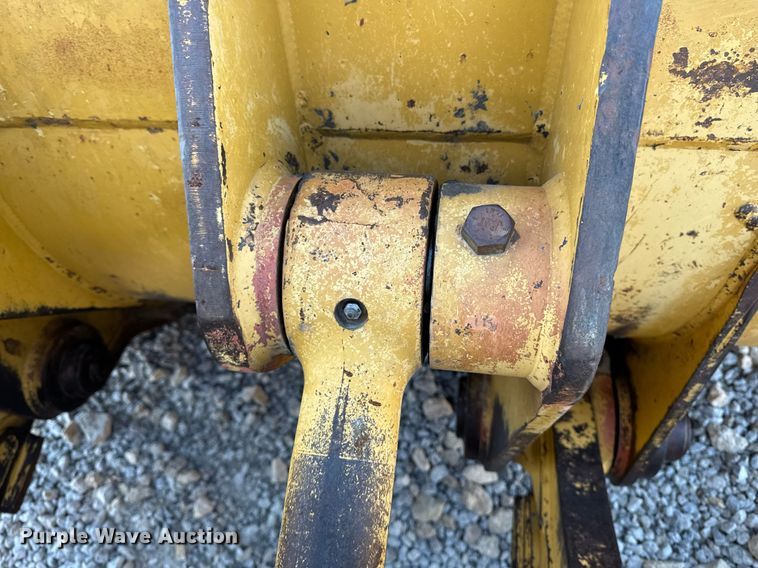 image for item EG7051 2000 Caterpillar 973 track loader
