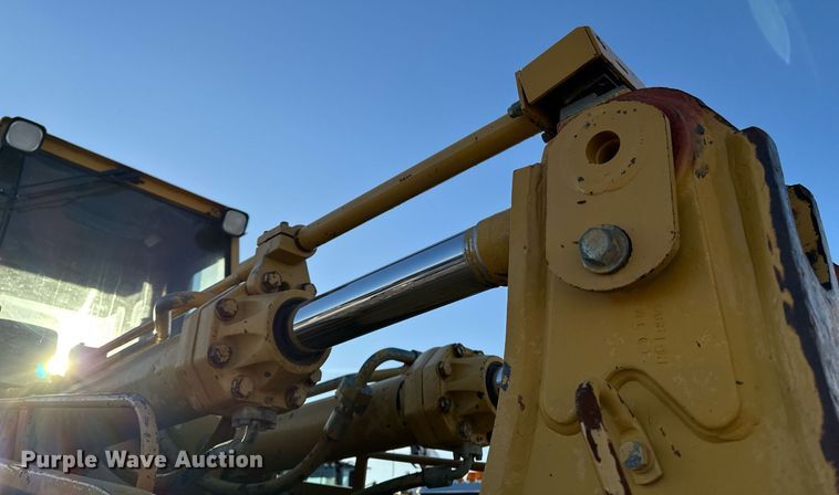 image for item EG7051 2000 Caterpillar 973 track loader