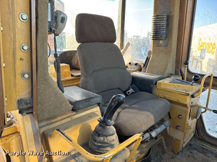 image for item EG7051 2000 Caterpillar 973 track loader