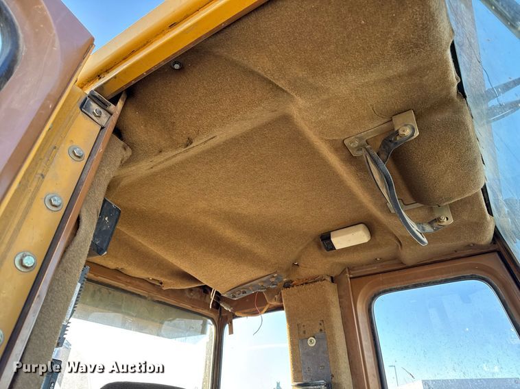 image for item EG7051 2000 Caterpillar 973 track loader