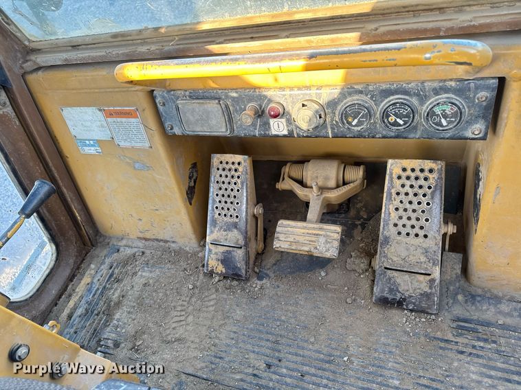 image for item EG7051 2000 Caterpillar 973 track loader