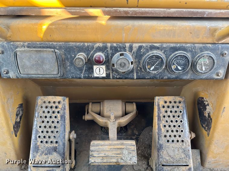 image for item EG7051 2000 Caterpillar 973 track loader