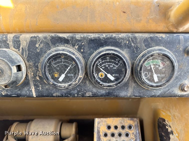 image for item EG7051 2000 Caterpillar 973 track loader