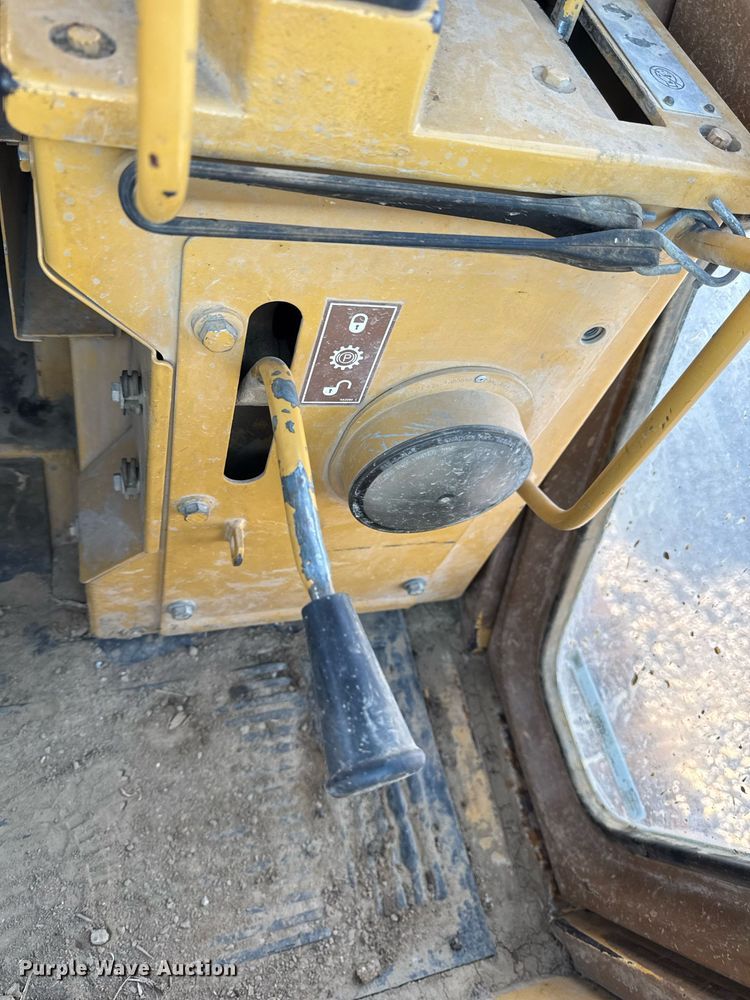 image for item EG7051 2000 Caterpillar 973 track loader