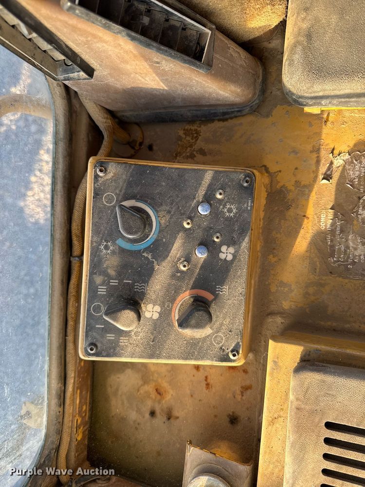 image for item EG7051 2000 Caterpillar 973 track loader