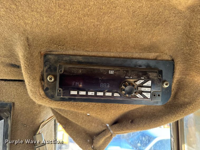 image for item EG7051 2000 Caterpillar 973 track loader