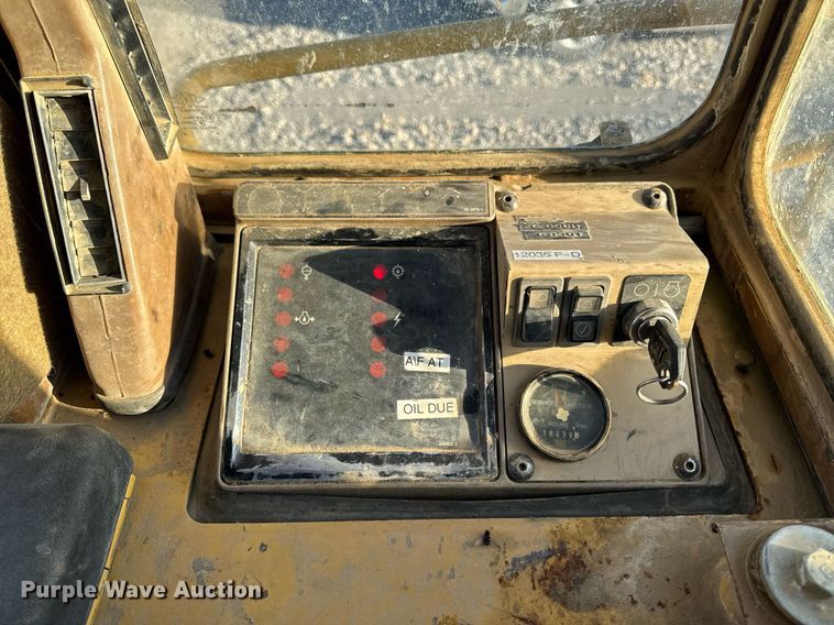 image for item EG7051 2000 Caterpillar 973 track loader