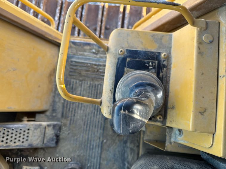 image for item EG7051 2000 Caterpillar 973 track loader