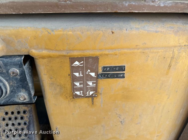 image for item EG7051 2000 Caterpillar 973 track loader