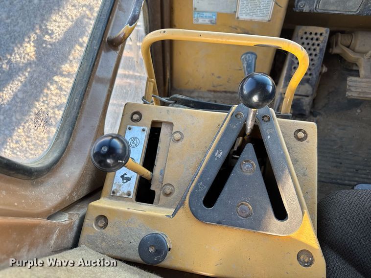 image for item EG7051 2000 Caterpillar 973 track loader