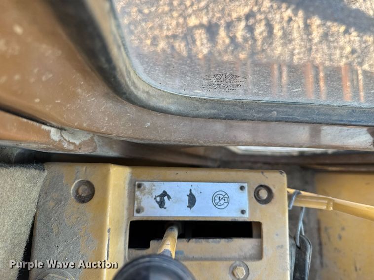 image for item EG7051 2000 Caterpillar 973 track loader