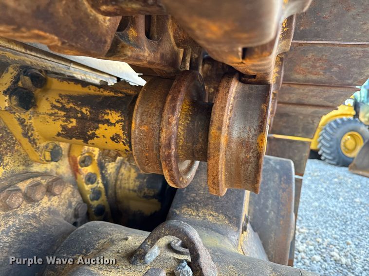 image for item EG7051 2000 Caterpillar 973 track loader