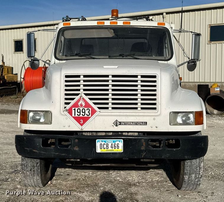 image for item EG7053 1998 International 4700 utility / service truck
