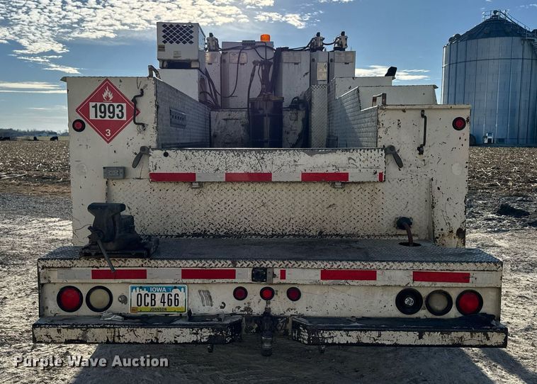 image for item EG7053 1998 International 4700 utility / service truck