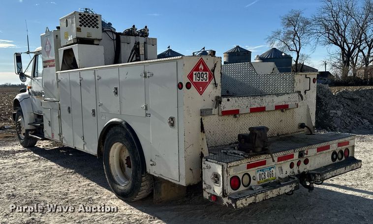 image for item EG7053 1998 International 4700 utility / service truck