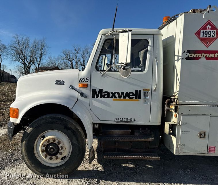 image for item EG7053 1998 International 4700 utility / service truck