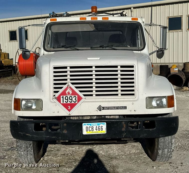image for item EG7053 1998 International 4700 utility / service truck