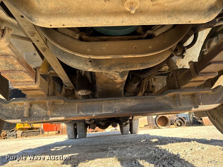 image for item EG7053 1998 International 4700 utility / service truck