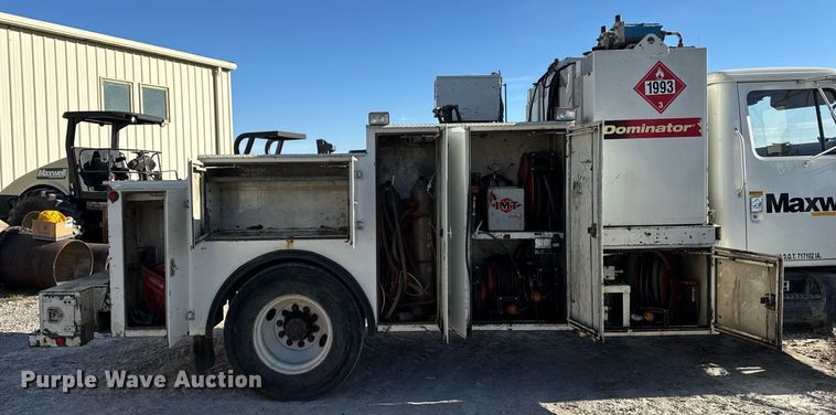 image for item EG7053 1998 International 4700 utility / service truck