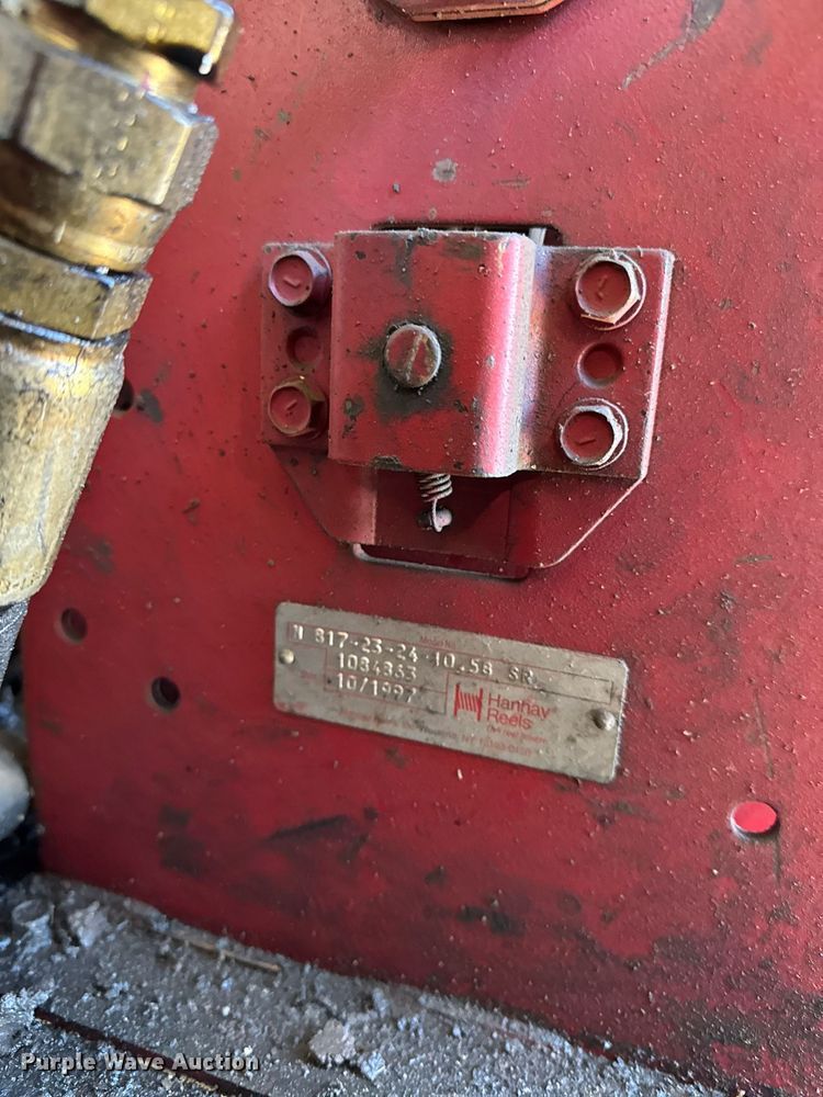 image for item EG7053 1998 International 4700 utility / service truck