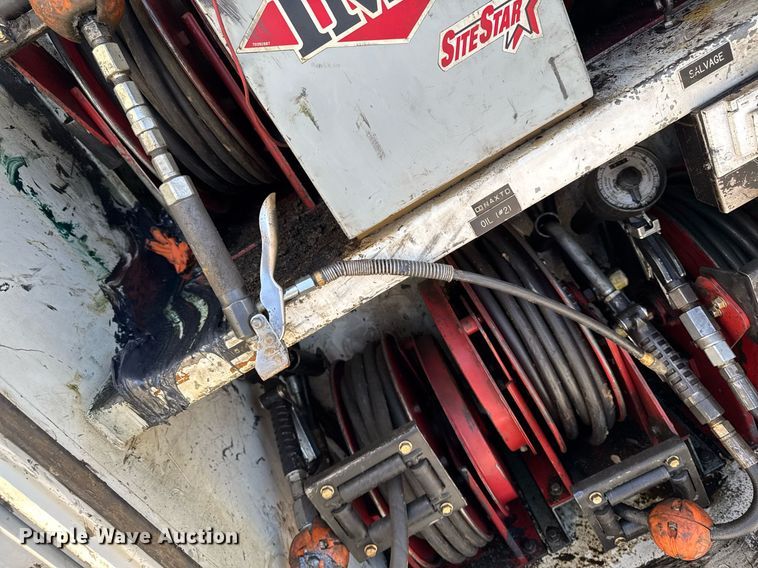 image for item EG7053 1998 International 4700 utility / service truck