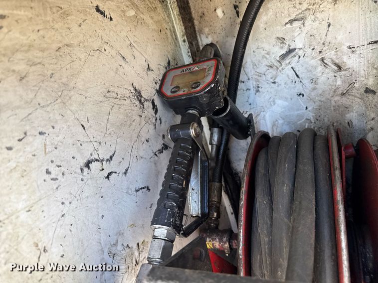 image for item EG7053 1998 International 4700 utility / service truck