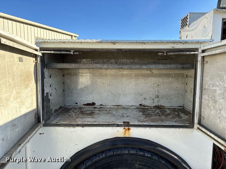 image for item EG7053 1998 International 4700 utility / service truck