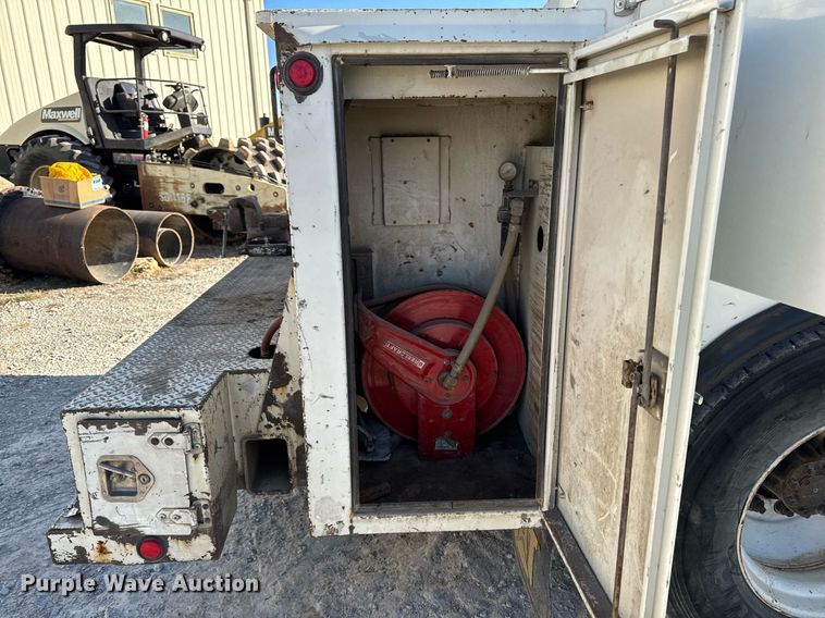 image for item EG7053 1998 International 4700 utility / service truck