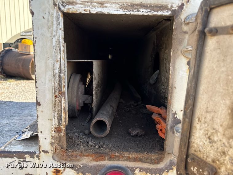 image for item EG7053 1998 International 4700 utility / service truck