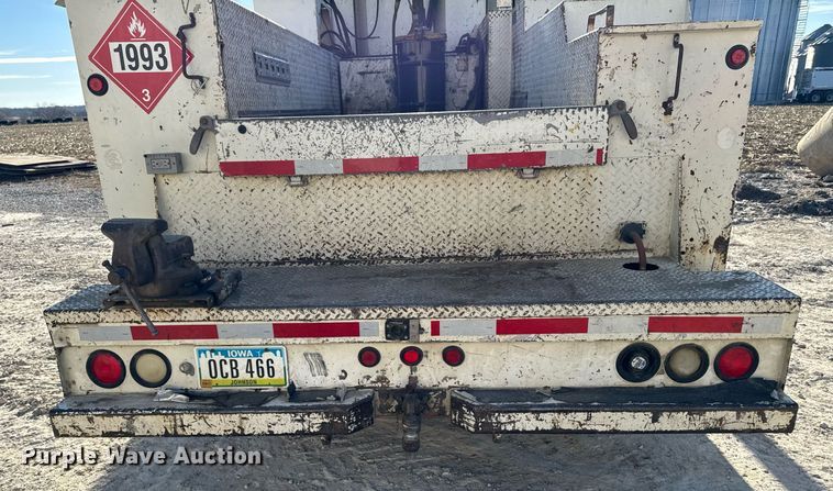 image for item EG7053 1998 International 4700 utility / service truck