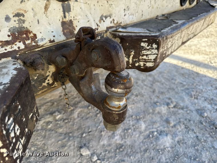 image for item EG7053 1998 International 4700 utility / service truck