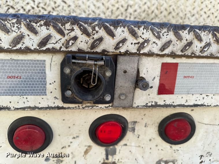 image for item EG7053 1998 International 4700 utility / service truck