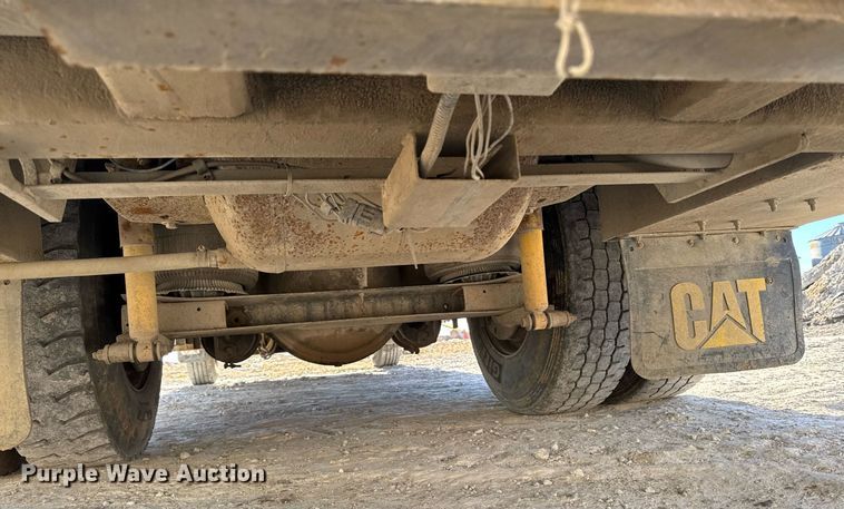 image for item EG7053 1998 International 4700 utility / service truck